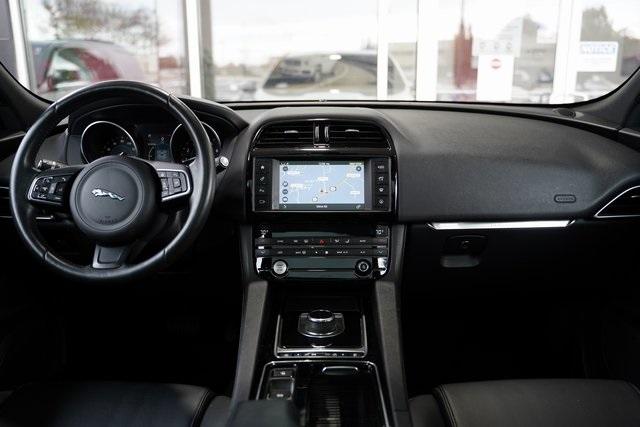 Used 2018 Jaguar F-PACE 25t Premium for sale Sold at Gravity Autos Roswell in Roswell GA 30076 15