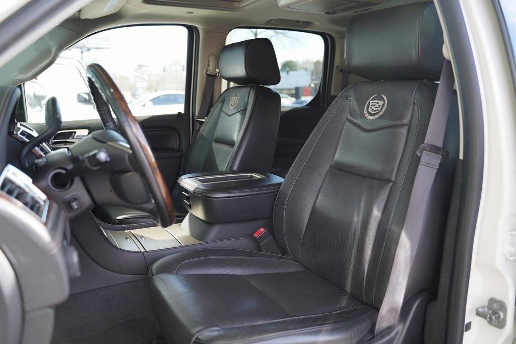 Used 2014 Cadillac Escalade ESV Platinum Edition for sale Sold at Gravity Autos Roswell in Roswell GA 30076 27