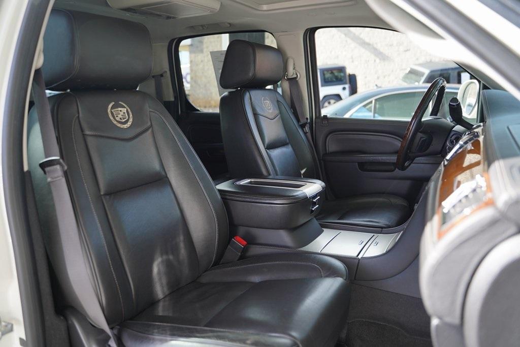 Used 2014 Cadillac Escalade ESV Platinum Edition for sale Sold at Gravity Autos Roswell in Roswell GA 30076 28