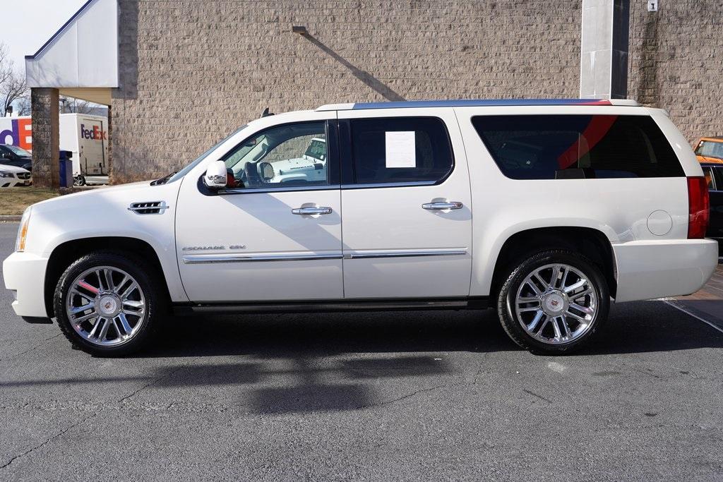Used 2014 Cadillac Escalade ESV Platinum Edition for sale Sold at Gravity Autos Roswell in Roswell GA 30076 3