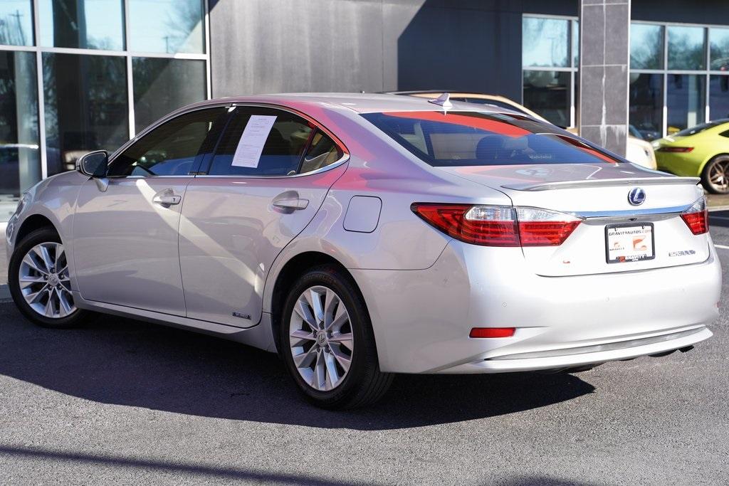 Used 2013 Lexus ES 300h for sale Sold at Gravity Autos Roswell in Roswell GA 30076 10