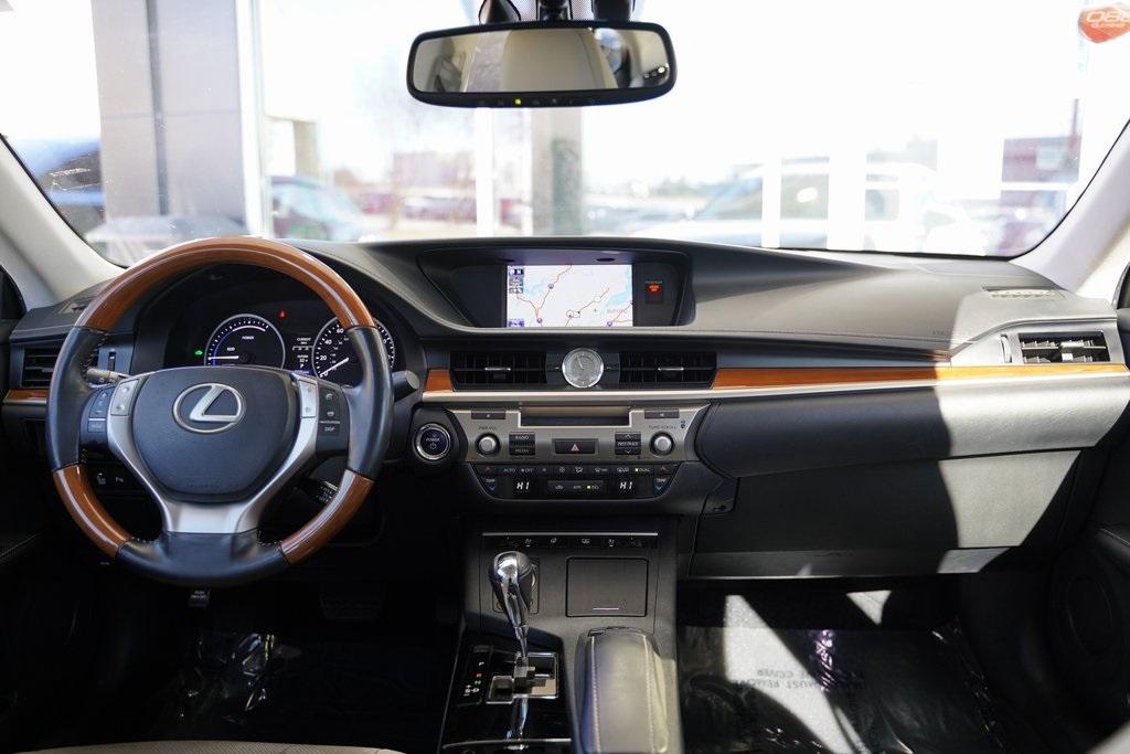 Used 2013 Lexus ES 300h for sale Sold at Gravity Autos Roswell in Roswell GA 30076 14