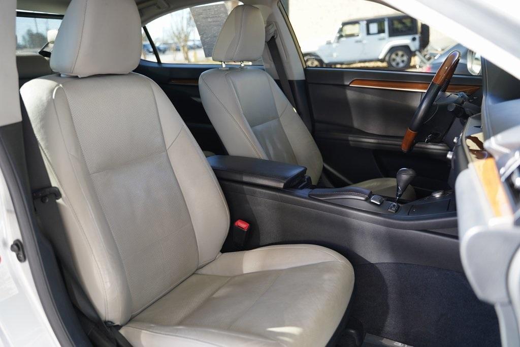 Used 2013 Lexus ES 300h for sale Sold at Gravity Autos Roswell in Roswell GA 30076 29