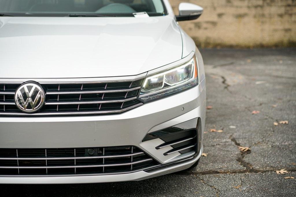 Used 2019 Volkswagen Passat 2.0T SE R-Line for sale Sold at Gravity Autos Roswell in Roswell GA 30076 3