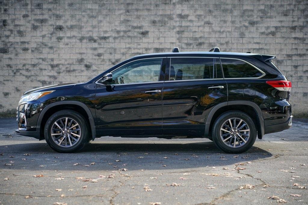 Used 2017 Toyota Highlander XLE for sale $32,492 at Gravity Autos Roswell in Roswell GA 30076 8