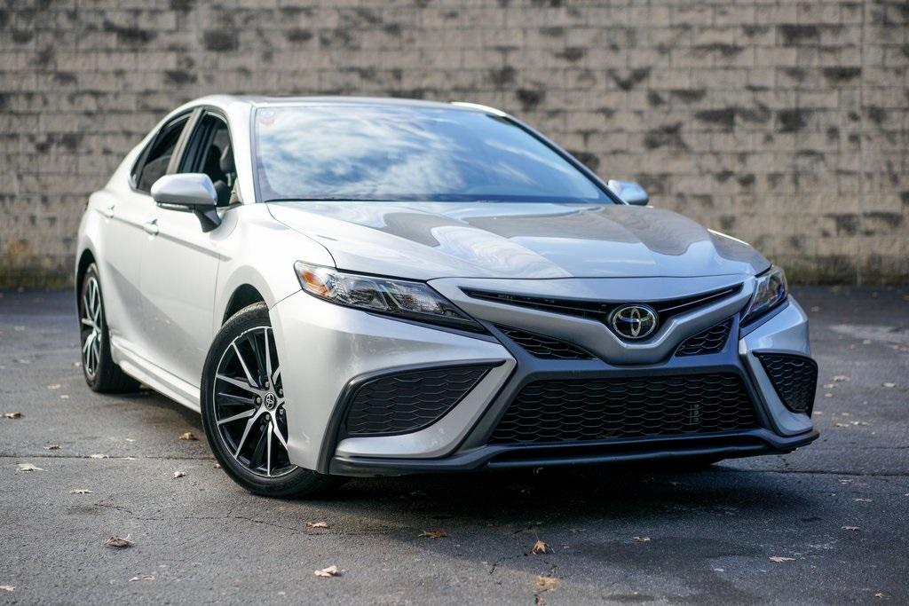 Used 2022 Toyota Camry SE for sale Sold at Gravity Autos Roswell in Roswell GA 30076 7