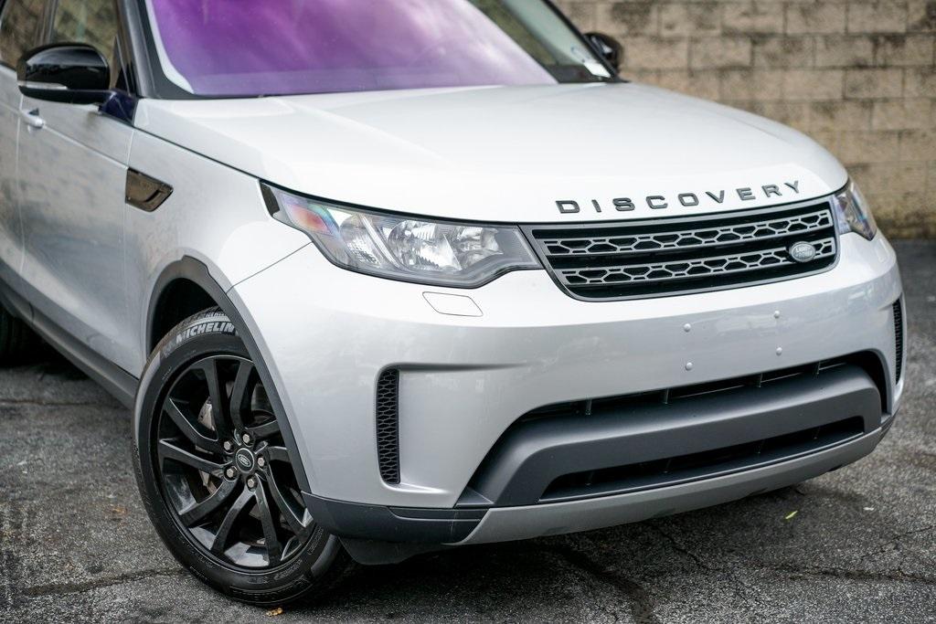 Used 2018 Land Rover Discovery SE for sale $33,992 at Gravity Autos Roswell in Roswell GA 30076 3