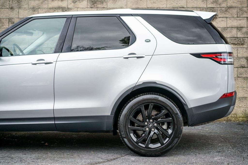 Used 2018 Land Rover Discovery SE for sale $33,992 at Gravity Autos Roswell in Roswell GA 30076 7
